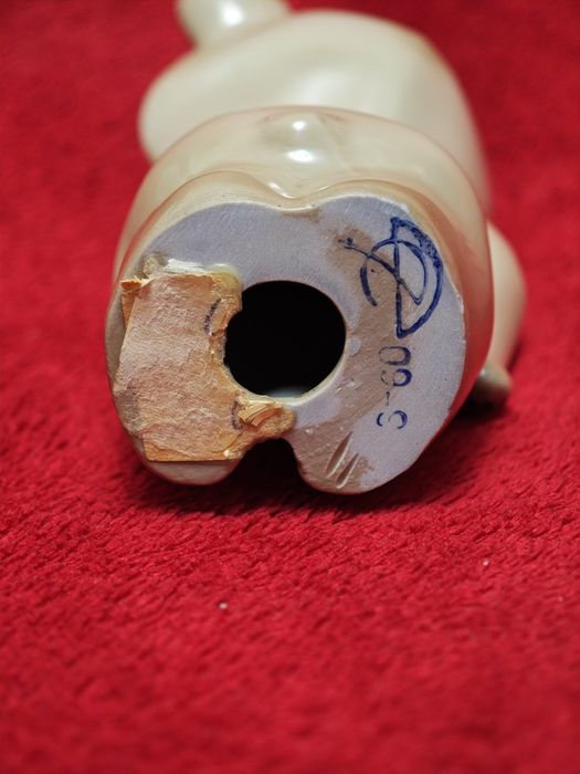 Фарфоровая статуэтка "Олимпийский мишка" ( пр-во СССР )