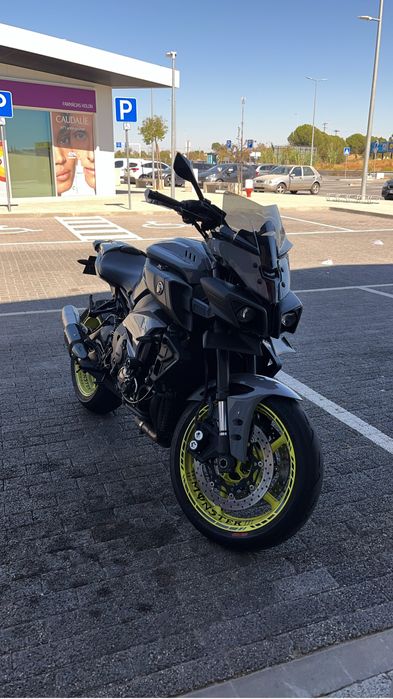 Yamaha mt-10 night fluo