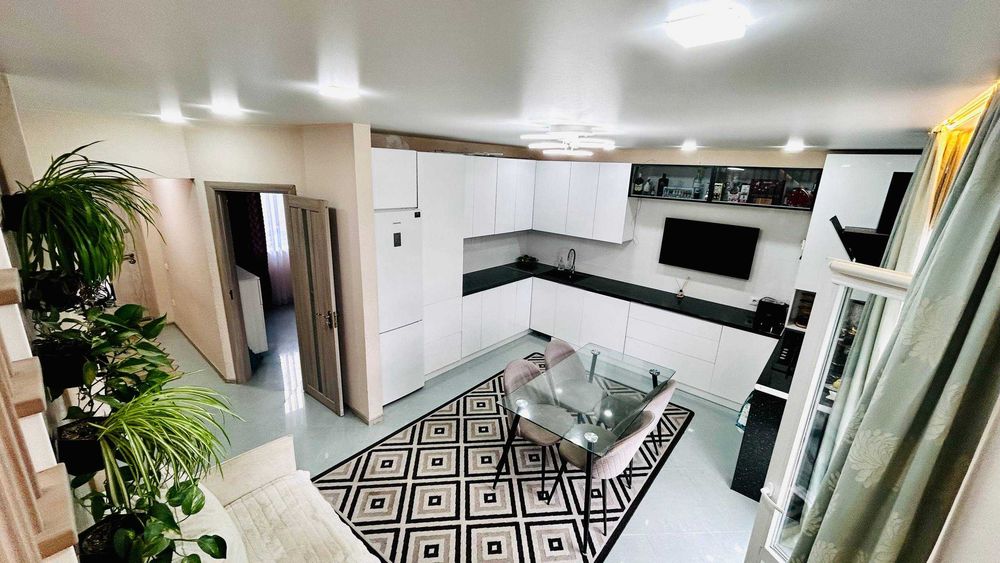 Продаж. Сучасний таунхаус з гаражем. 3 кімнати, 82 квадрати. Ремонт 2023 року. Ближнє Старе місто