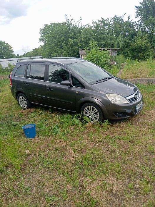 Авто Opel Zafiea b