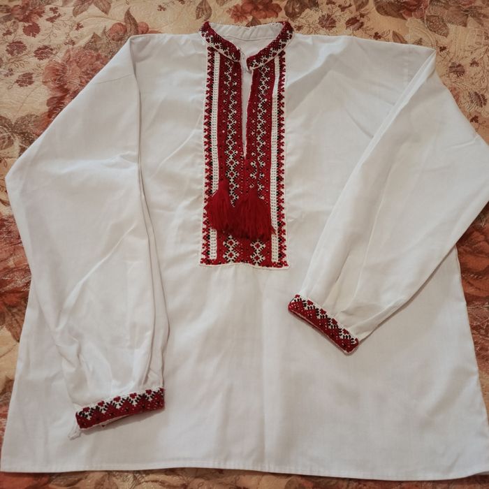 Вишиванка в гарному стані на хлопчика.