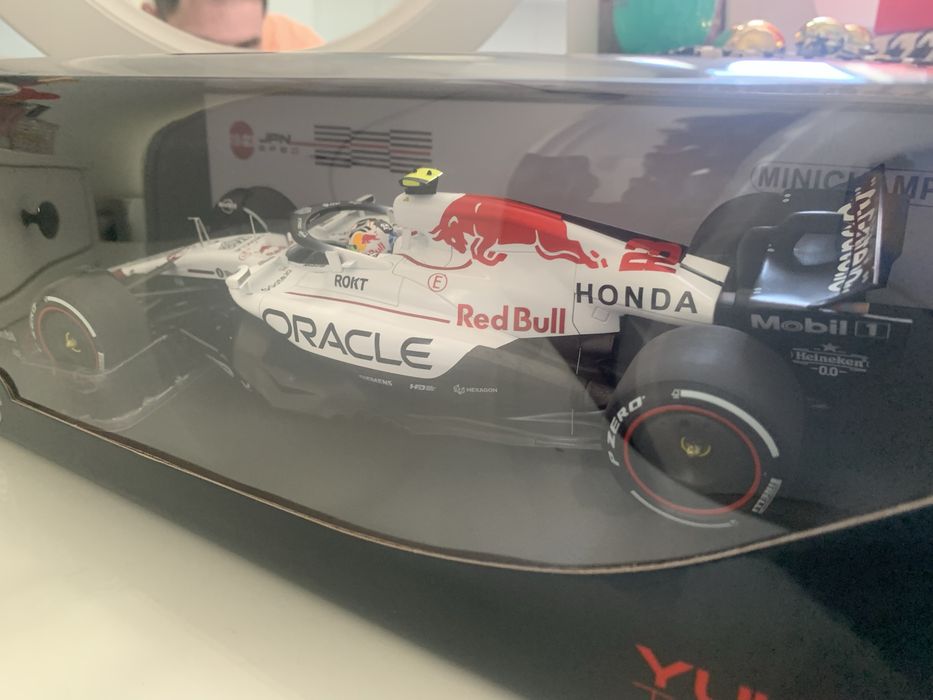 F1 minichamps 1:18 Yuki Tsunoda