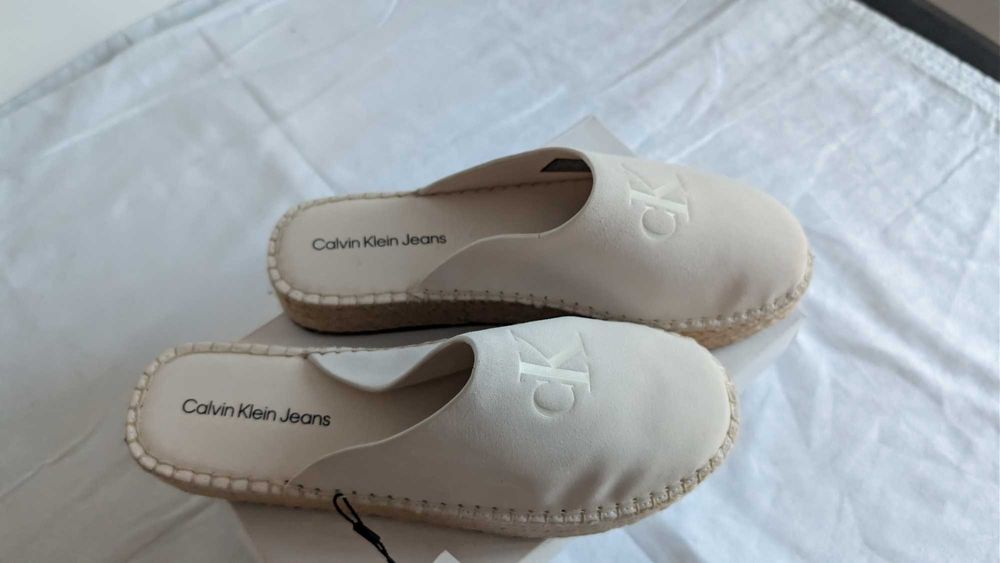 Calvin Klein Klapki typu mules skórzane z podeszwą na platformie 39