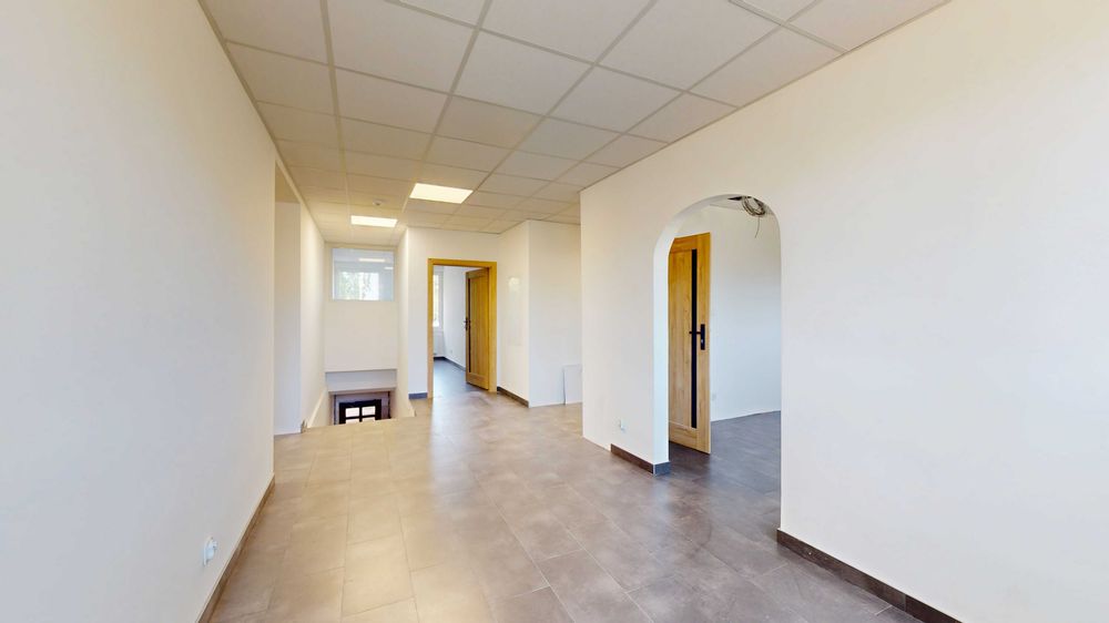 Całe piętro 249 m2 (11 pokoi + 2 toalety + pom. socjalne + recepcja)
