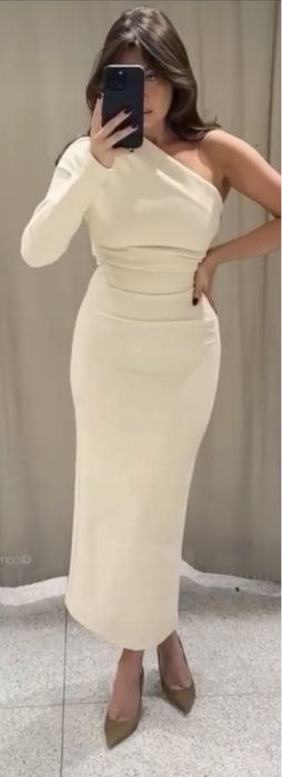 Beżowa sukienka na jedno ramię Zara S