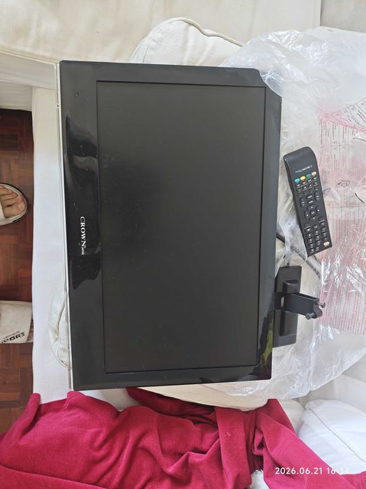 LCD Crown 22" com suporte parede