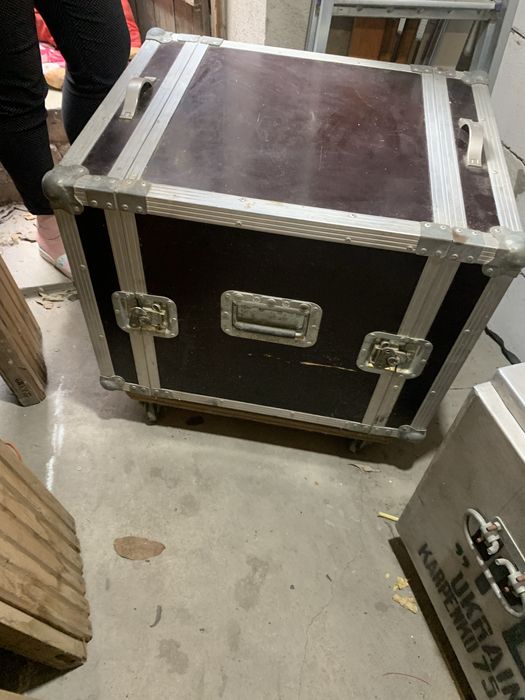 Рэковый кейс 10 юнитов на колёсах.