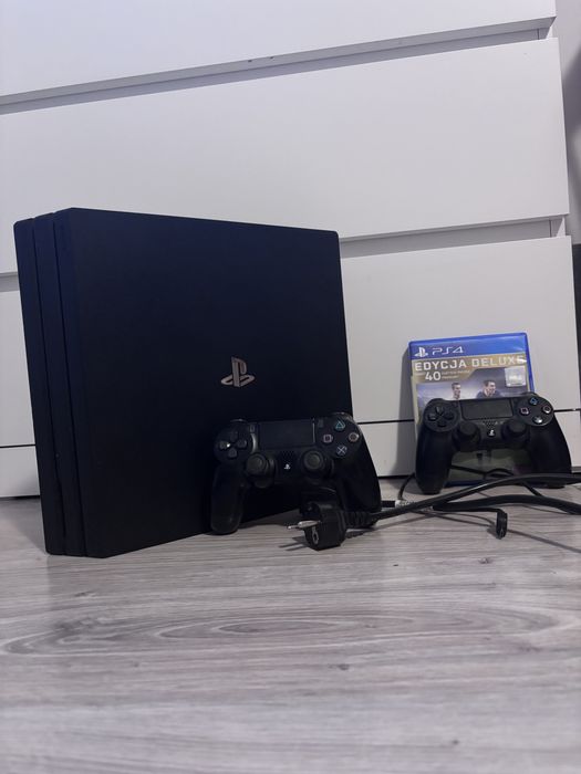 PlayStation 4 Pro + 2 Kontrolery