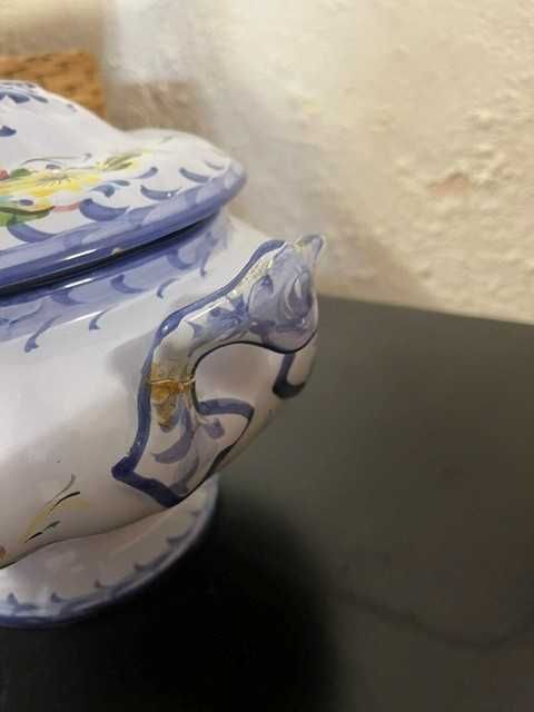 Conjunto de cerâmica artística portuguesa VESTAL – Alcobaça, produzido entre as décadas de 1950–60.