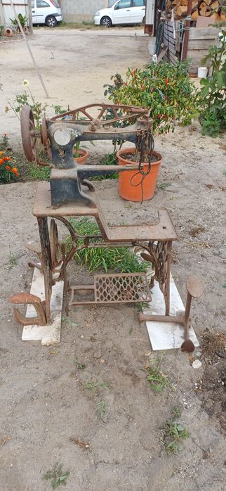 Maquina SINGER com 4 formas de calçado