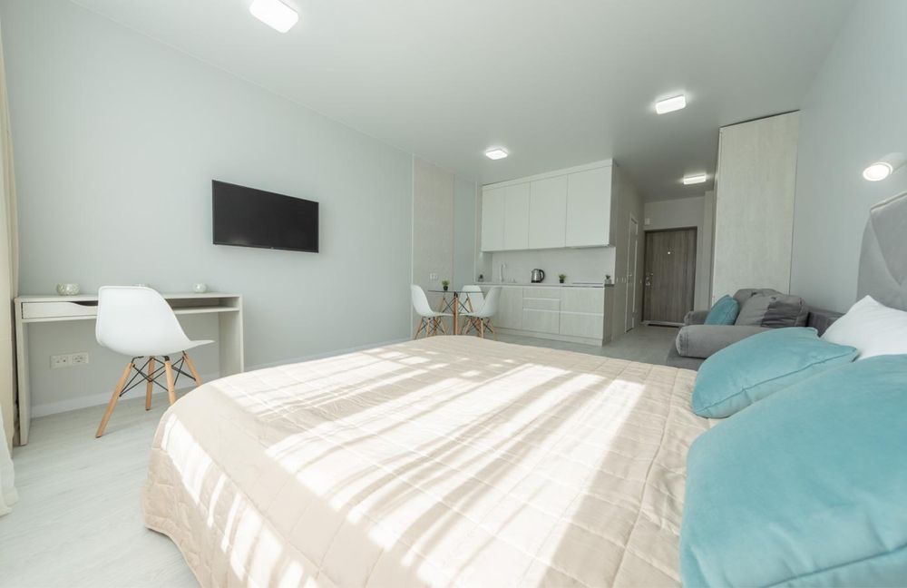 Подобово, в будинку з Укриттям - затишна студія на Бажана,17.