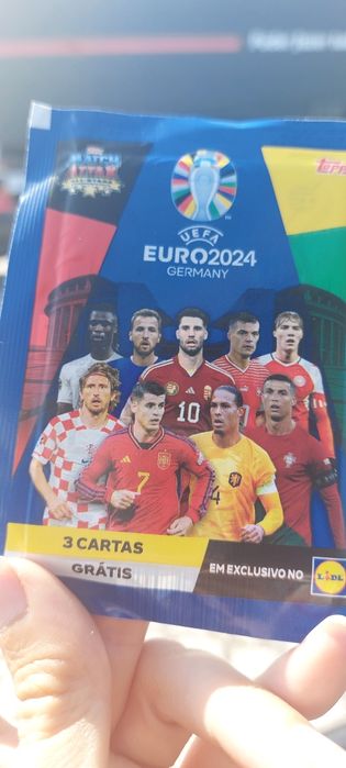 Troco cromos por comida ou leite