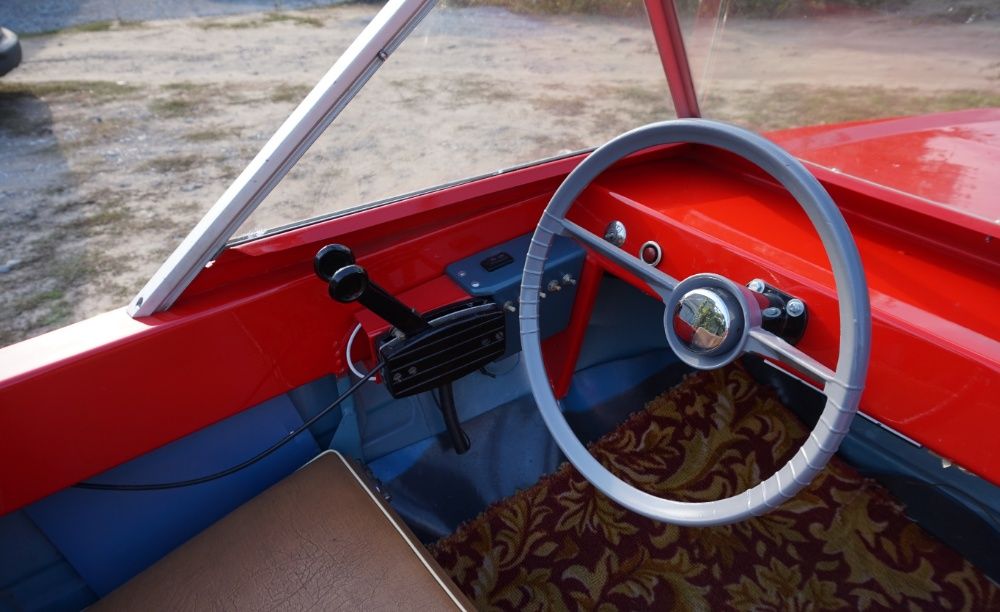 Лодку "КРЫМ", с мотором болотоходом + лафет.