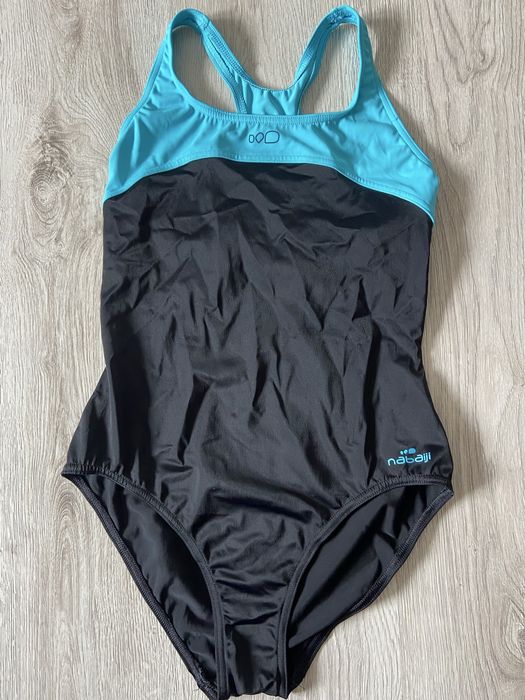 Niebiesko czarny strój kąpielowy jednoczęściowy Nabaiji Decathlon