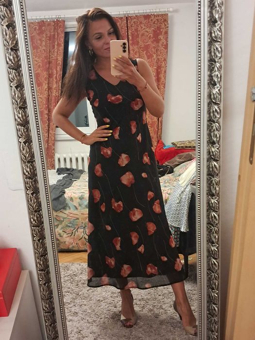 Letnia maxi czarna w czerwone kwiaty sukienka rozm. S, M