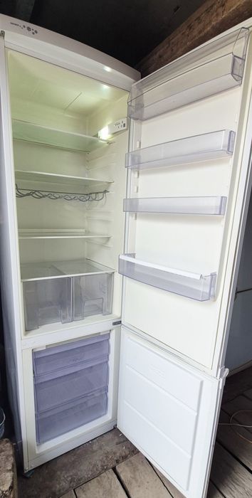 Продам холодильник Zanussi 2,0 м.
