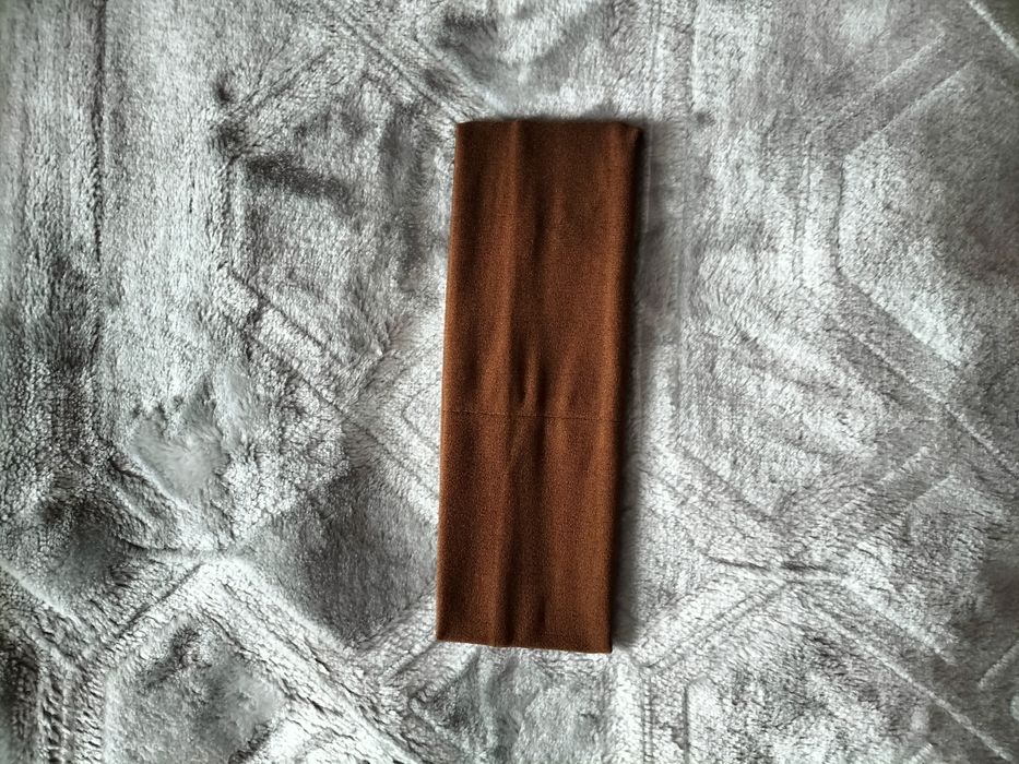 Brązowa materiałowa opaska na głowę