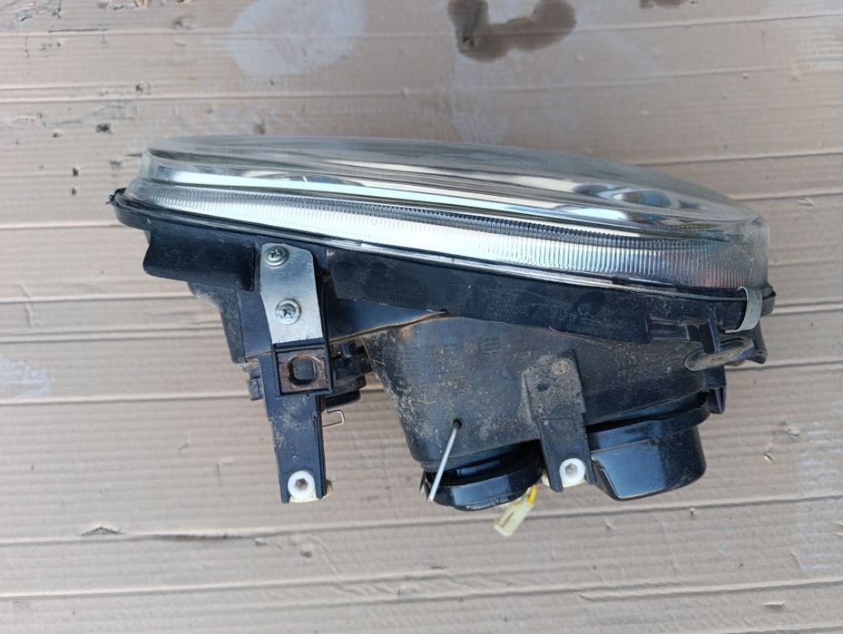 Фара передняя правая ангельские глазки Volkswagen Golf 4