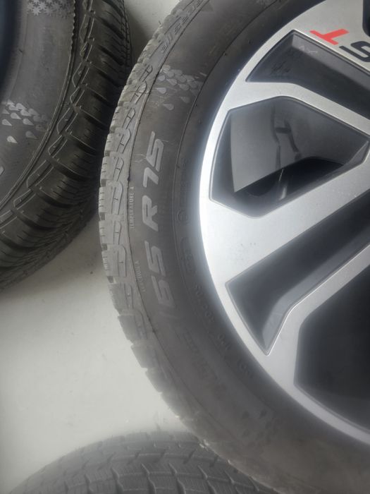 Vendo jantes ,pneus e tampões