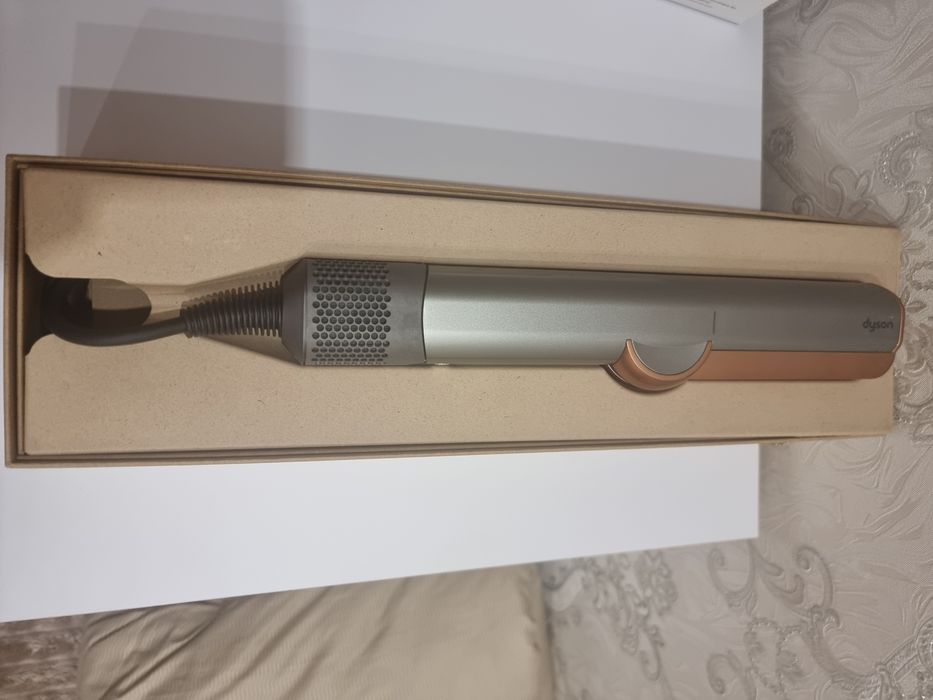 Продам Dyson airstrait