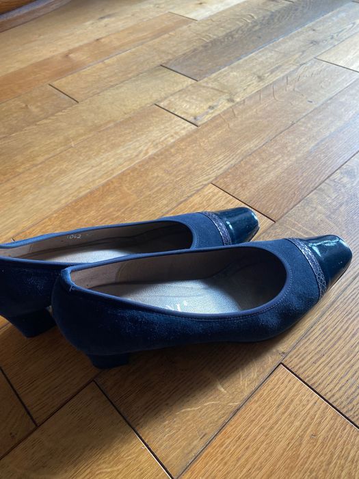 Damskie buty na niskim obcasie