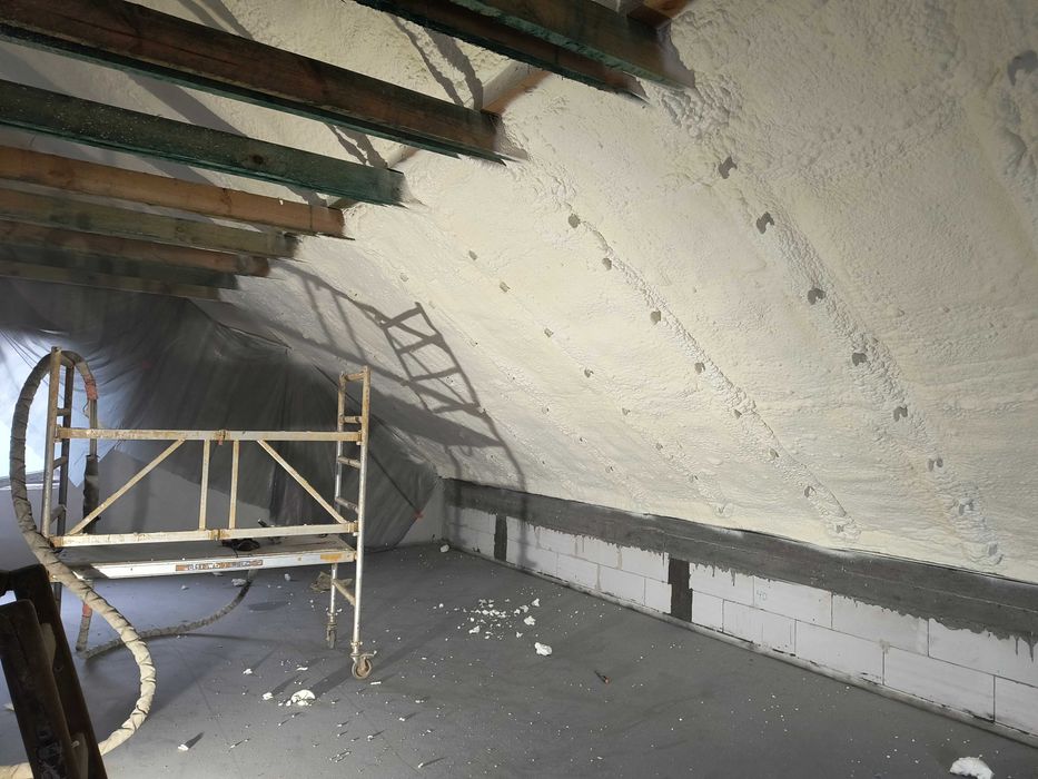 Ocieplanie PIANA PUR Izolacja Poddasza Pianka PUR Ocieplenie Dachu