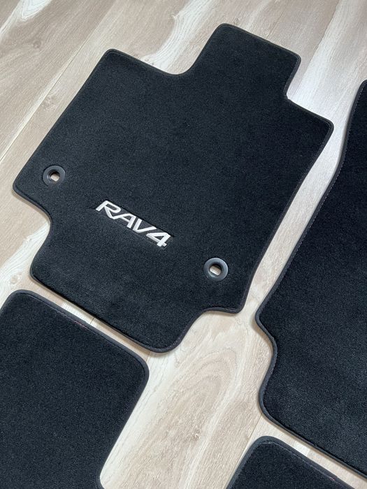 Toyota RAV4 Plug-In oryginalne, nowe dywaniki