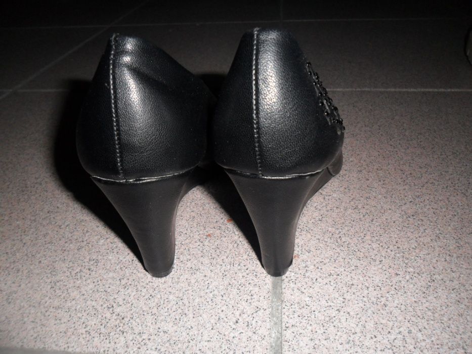 Sapatos de cunha tamanho 37