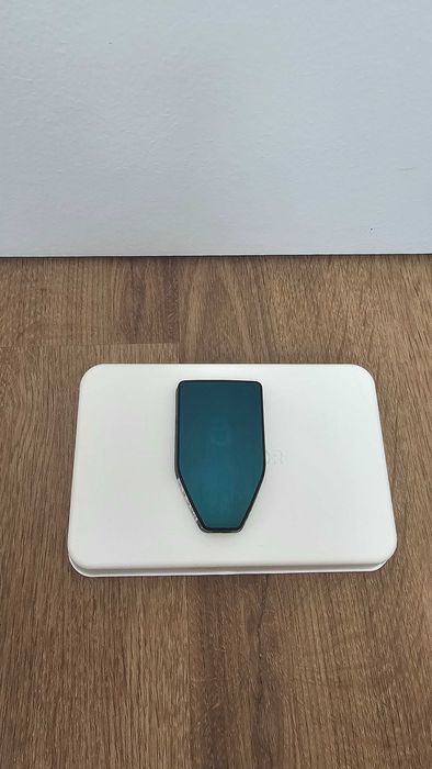 Trezor Safe 5 com caixa, cabo e guia