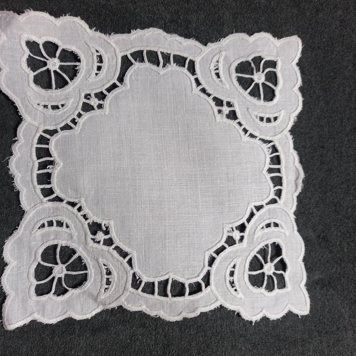 Serwetka haft richelieu