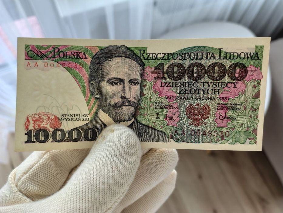 10000 złotych seria AA 1988 UNC  najrzadsza seria banknotu 10000 zł z PRL do bardzo zaawansowanych zbiorów. Wyceniana na 3000 zł katalogowo