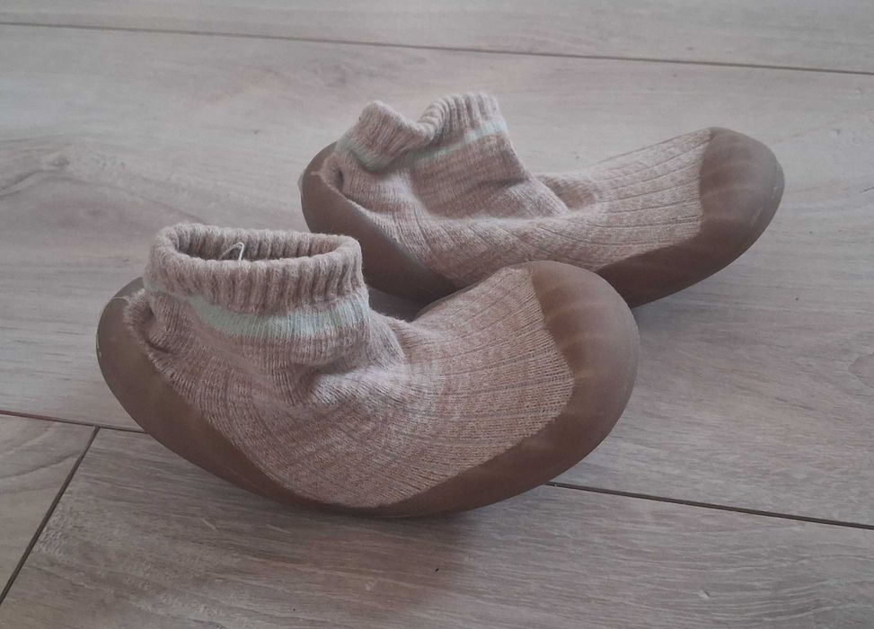 Oryginalne Buty Dziecięce Kapcie ZARA r. 24