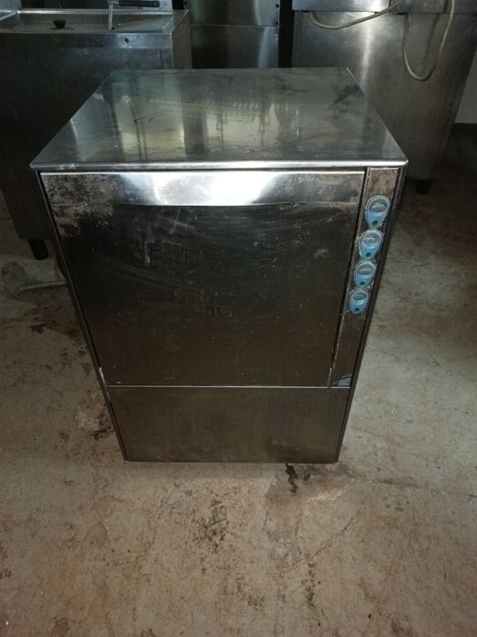 Máquina de lavar pratos