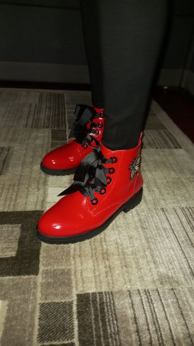 Продам чобітки у відмінному стані