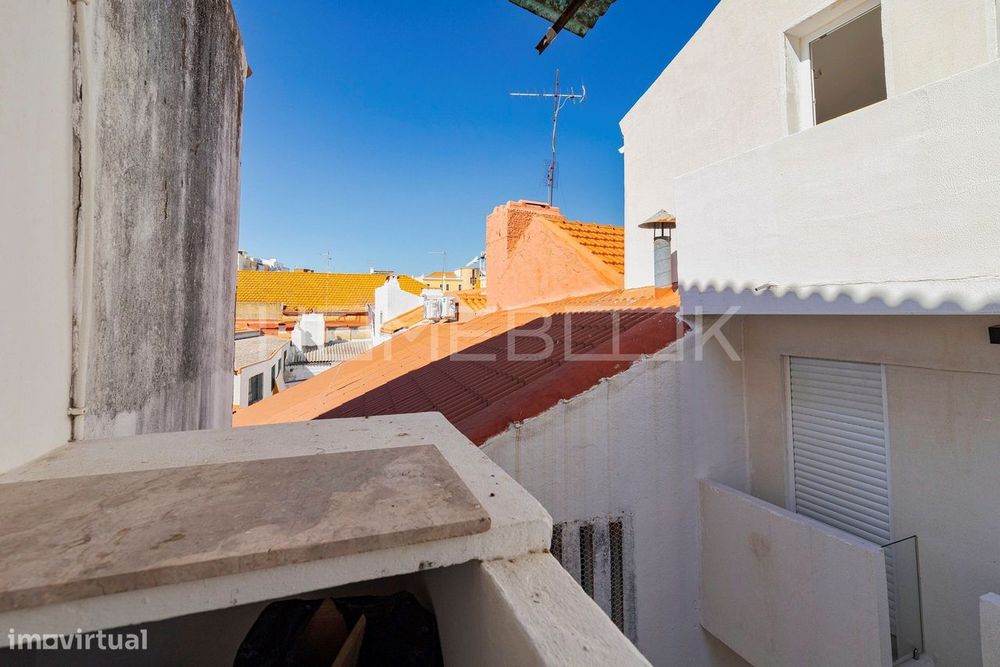 T2 Renovado com licença AL, na baixa de Setúbal com sotão de103 M²