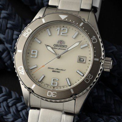 Orient Kamasu SOLAR RA-WJ0003S (39.9 mm) 200 m. WR, safira
