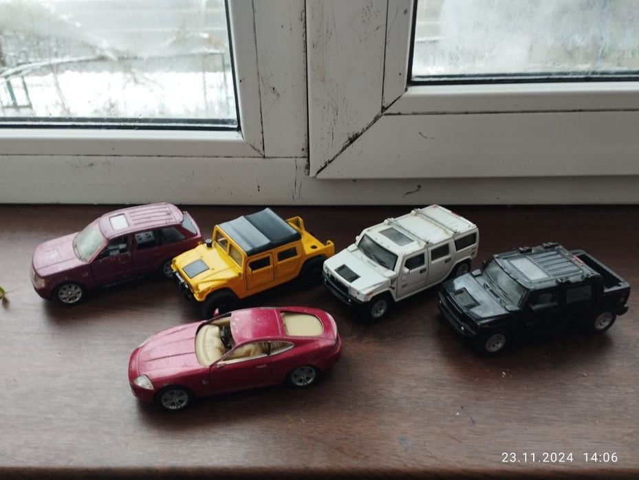 Залізні машинки дитячі
