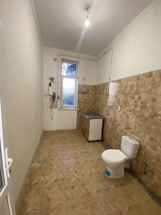 Оренда комерційного приміщення м. Кам'янка-Бузька ( центр )