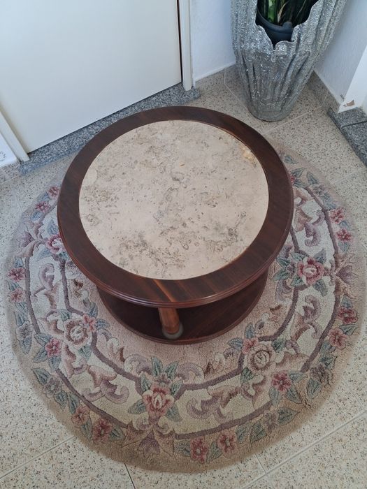 Mesa centro com carpete