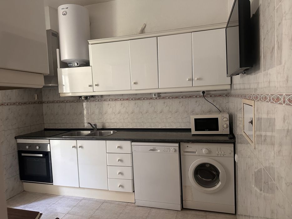 Quarto mobilado, individual, despesas incluidas, estudantes ou trabalhadores