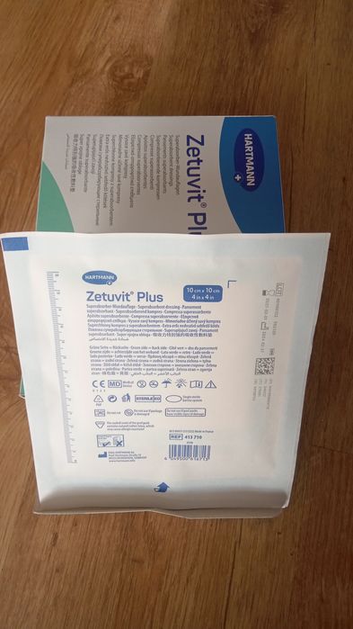Zetuvit Plus Hartmann 5 sztuk - 10 cm x 10 cm opatrunki absorbujące
