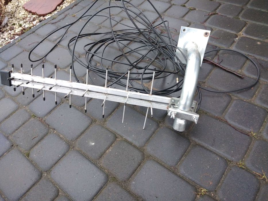 Antenę do internetu z uchwytem