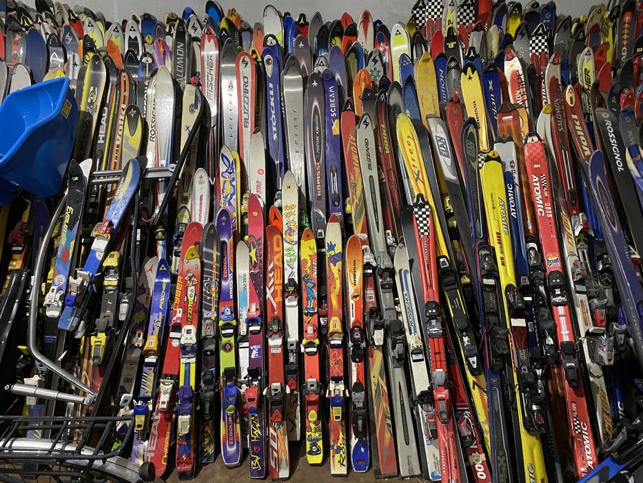 Розпродаж лижі / лыжи