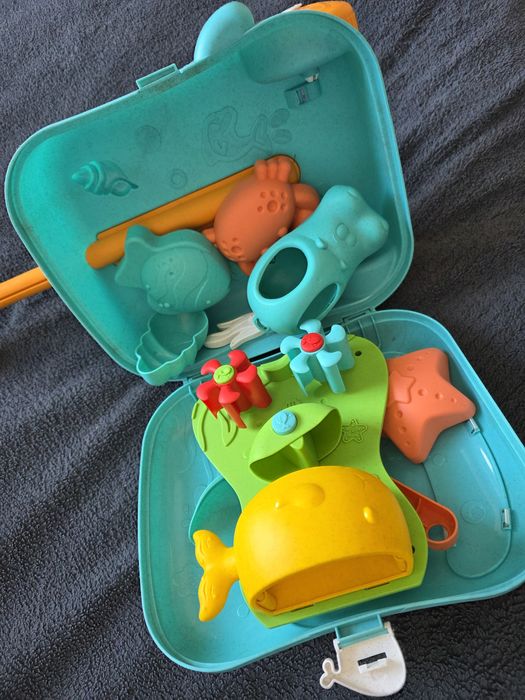 Zabawki do piaskownicy foremki w poręcznej walizce nowe