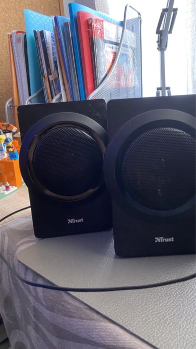 Colunas de som da marca trust gaming