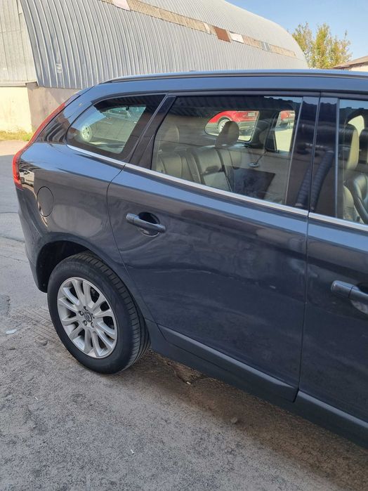 Volvo XC60 2.4D D5 автомат Summum