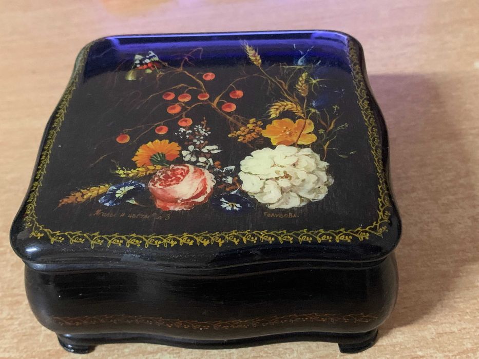 Шкатулка авторська Голубова Ягоди та квіти №3