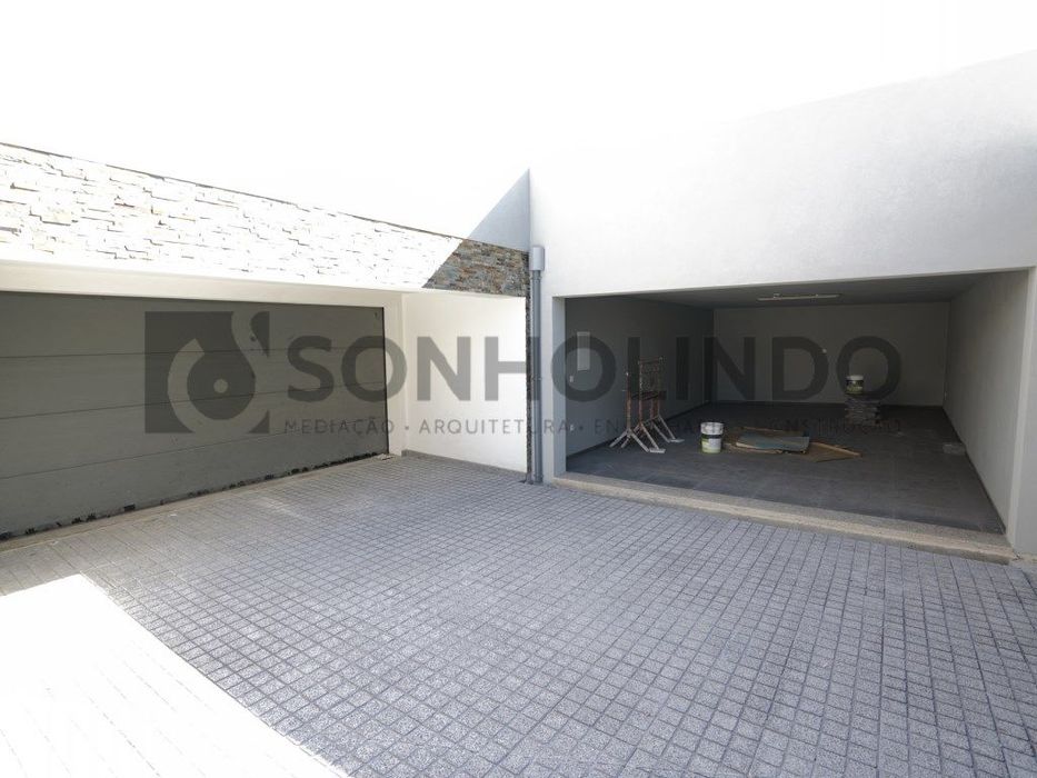 Moradia T3 Nova com escritório, no centro da cidade em fase final d...