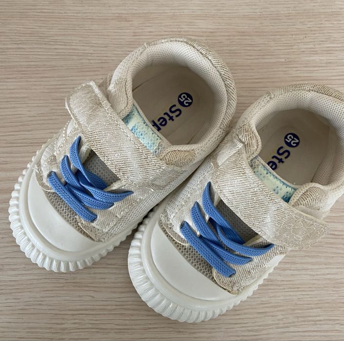 Продам дитячі кросівки