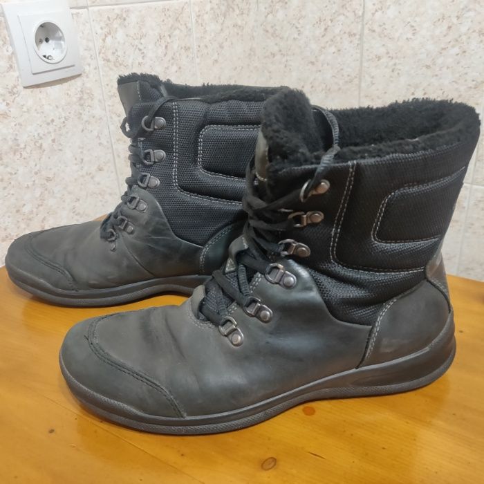 Продам зимние ботинки Ecco